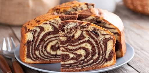 https://iranipokht.ir/wp-content/uploads/2025/05/how-to-prepare-a-zebra-cake-cover.jpg