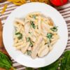 طرز تهیه پاستا آلفردو با مرغ و قارچ و خامه