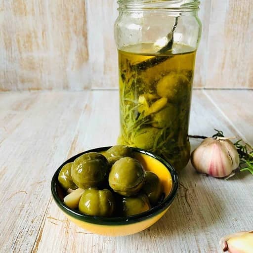 طرز تهیه ترشی گوجه سبز با سرکه قرمز