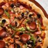 طرز تهیه پیتزا با سوسیس و قارچ
